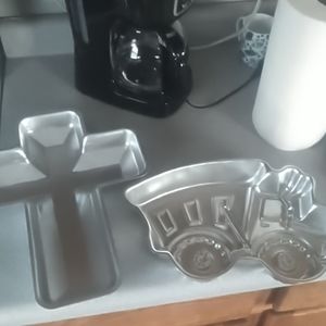 Cake pans